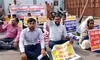 69000 शिक्षक भर्ती: शिक्षा मंत्री के आवास पहुंचे अभ्यर्थी, धरने पर बैठकर की नारेबाजी 69000 शिक्षक भर्ती: शिक्षा मंत्री के आवास पहुंचे अभ्यर्थी, धरने पर बैठकर की नारेबाजी