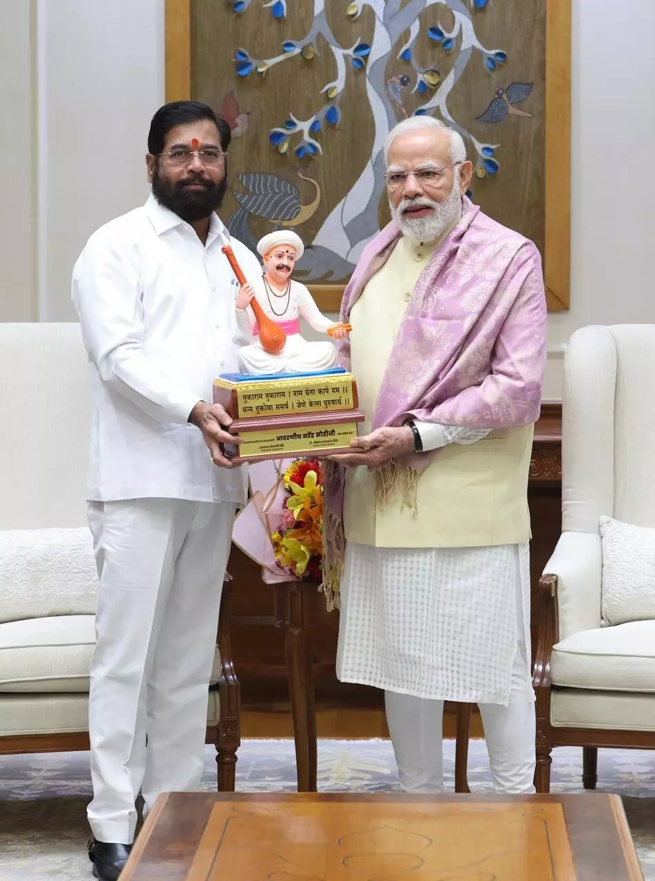 दिल्ली में एकनाथ शिंदे, डेढ़ घंटे तक पीएम मोदी के साथ बैठक, राज्य के सहयोग से लेकर आगामी परियोजनाओं तक कई विषयों पर भी चर्चा हुई. दिल्ली में एकनाथ शिंदे, डेढ़ घंटे तक पीएम मोदी के साथ बैठक, राज्य के सहयोग से लेकर आगामी परियोजनाओं तक कई विषयों पर भी चर्चा हुई.