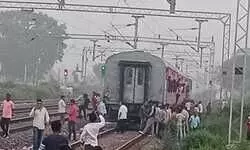 चित्रकूट में बड़ा रेल हादसा टला : लोकमान्य तिलक एक्सप्रेस दो हिस्सों में बंटी, कपलिंग टूटने से तीन डिब्बे हुए अलग चित्रकूट में बड़ा रेल हादसा टला : लोकमान्य तिलक एक्सप्रेस दो हिस्सों में बंटी, कपलिंग टूटने से तीन डिब्बे हुए अलग