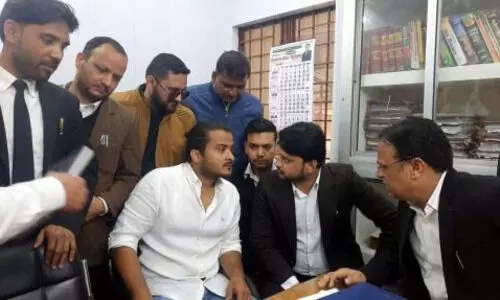 अब्दुल्ला आजम को पासपोर्ट कोर्ट में जमा करने का आदेश