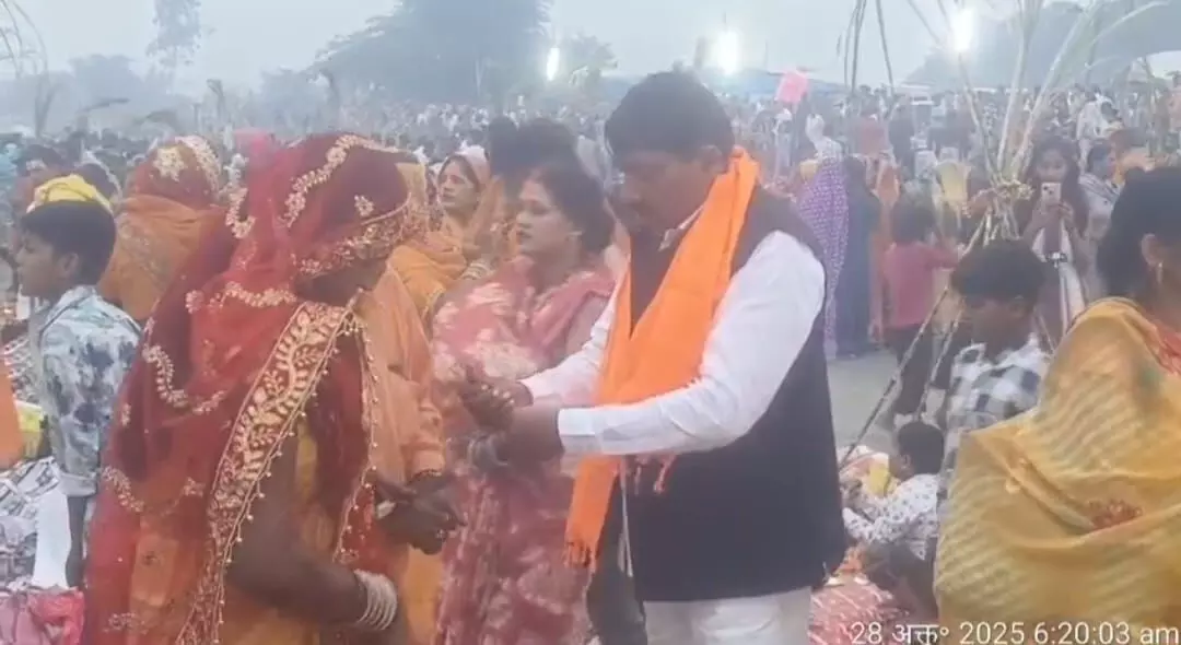 अयोध्या में छठ महापर्व हर्षोल्लास के साथ सम्पन्न अयोध्या में छठ महापर्व हर्षोल्लास के साथ सम्पन्न