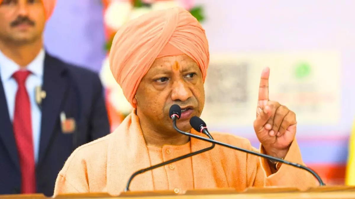 बिहार चुनाव 2025: सीवान में बोले योगी आदित्यनाथ — “जो बच जाता है, उसे यूपी का बुलडोजर पूरा कर देता है” बिहार चुनाव 2025: सीवान में बोले योगी आदित्यनाथ — “जो बच जाता है, उसे यूपी का बुलडोजर पूरा कर देता है”