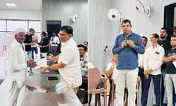 बेटे ने 290 किसानों का कर्ज चुकाकर मां को दी सच्ची श्रद्धांजलि, दिल खोलकर दिया दान