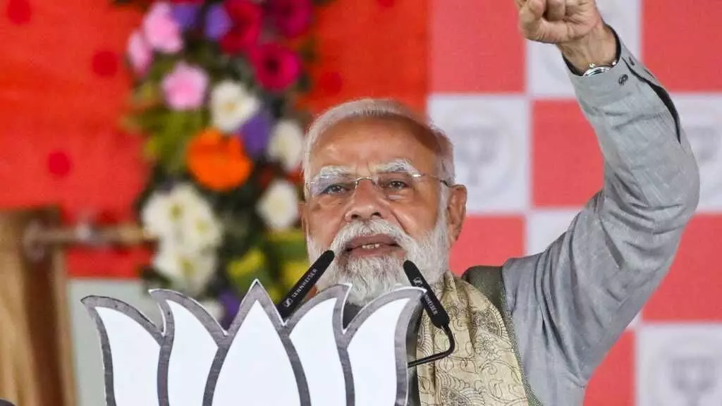 छपरा रैली में पीएम मोदी का तीखा वार — कहा, “कांग्रेस ही आरजेडी को डुबोने में लगी है”
