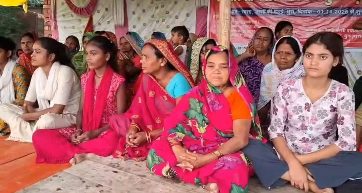 बेटी बचाओ की बात,मगर भूख से लड़ती बेटियाँ — चंदौली में विकास के नाम पर दलित महिलाओं का दर्द अनसुना! बेटी बचाओ की बात,मगर भूख से लड़ती बेटियाँ — चंदौली में विकास के नाम पर दलित महिलाओं का दर्द अनसुना!