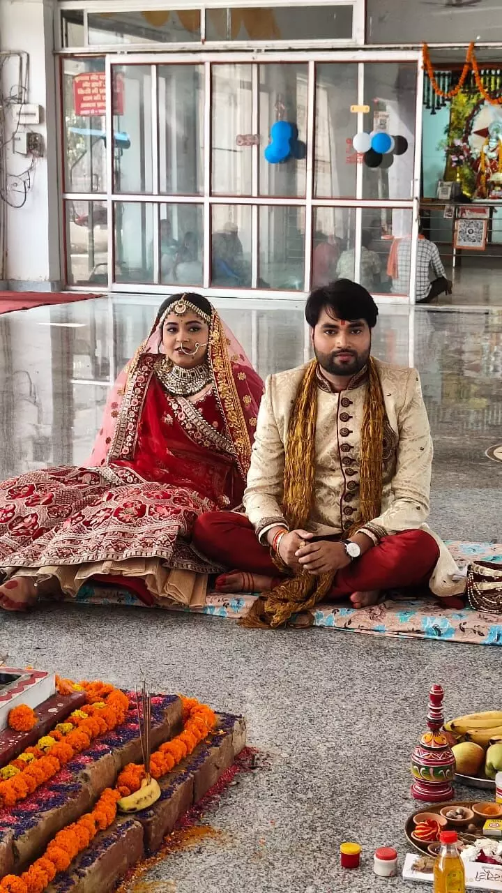 रहस्यमय रूमानी फिल्म लाल दाना का मुहूर्त- शादी कर अनिल अनन्या ने लिया आशीष रहस्यमय रूमानी फिल्म लाल दाना का मुहूर्त- शादी कर अनिल अनन्या ने लिया आशीष