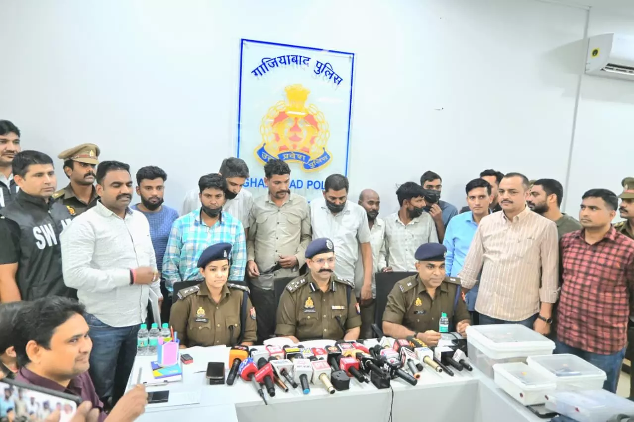 गाजियाबाद में नशे के खिलाफ निर्णायक वार — एसीपी केशव कुमार चौधरी की तेज़तर्रार कार्यप्रणाली से तस्करी नेटवर्क ध्वस्त गाजियाबाद में नशे के खिलाफ निर्णायक वार — एसीपी केशव कुमार चौधरी की तेज़तर्रार कार्यप्रणाली से तस्करी नेटवर्क ध्वस्त