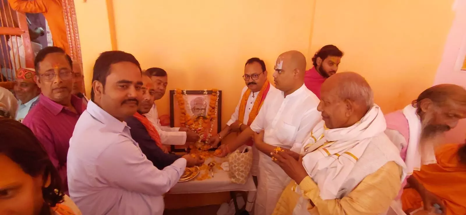 जायसवाल मंदिर के पूर्व आचार्य स्वामी जगन्नाथदास की द्वितीय पुण्यतिथि पर संतों का भंडारा आयोजित