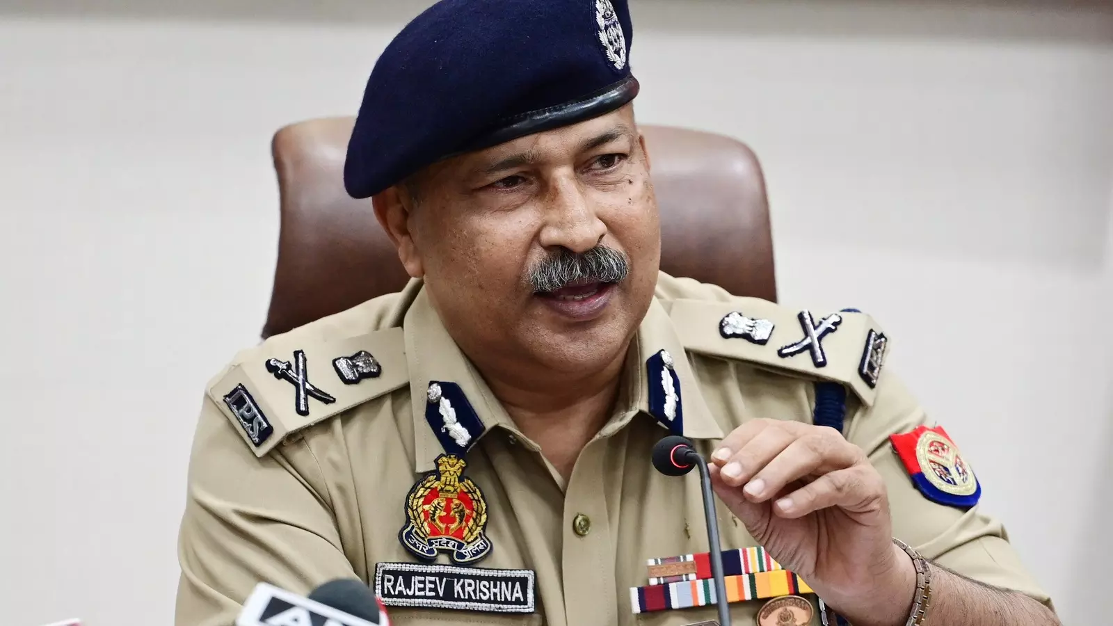 कानपुर में साइबर फ्रॉड पर नकेल कसने के लिए पुलिस का बड़ा अभियान -डीजीपी राजीव कृष्ण ने दिए कड़े निर्देश कानपुर में साइबर फ्रॉड पर नकेल कसने के लिए पुलिस का बड़ा अभियान -डीजीपी राजीव कृष्ण ने दिए कड़े निर्देश