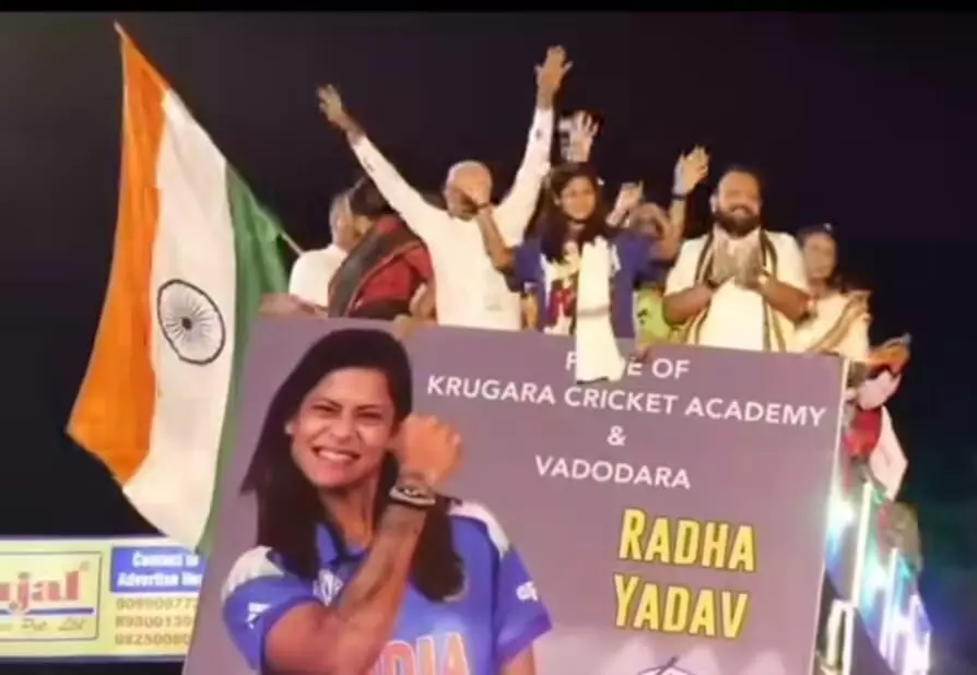 वडोदरा में राधा यादव का विजय उत्सव : शहर झूम उठा, जौनपुर के अजोसी गांव में भी जश्न का माहौल