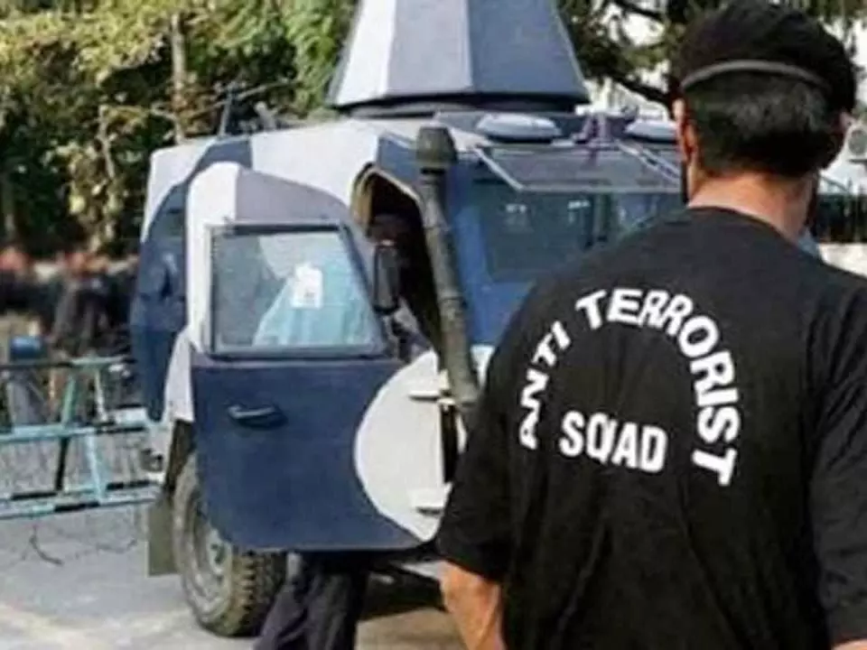 लखनऊ की महिला डॉक्टर शाहीन की कार में मिली एके-47! फिर जब उसे कश्मीर पुलिस ने उठाया तो ये कांड पता चला लखनऊ की महिला डॉक्टर शाहीन की कार में मिली एके-47! फिर जब उसे कश्मीर पुलिस ने उठाया तो ये कांड पता चला