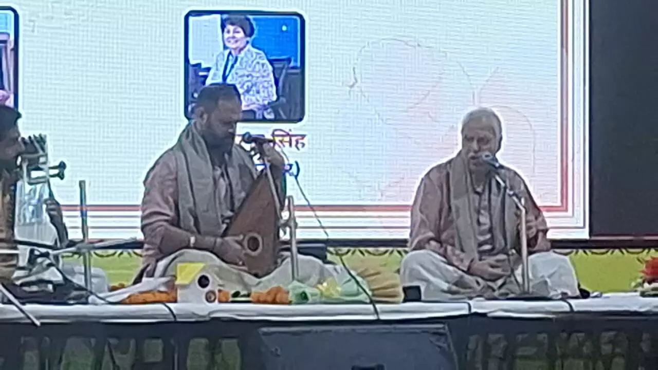 गौरैया संस्कृति महोत्सव : पहली शाम- साजन–स्वरांश की गायकी से भक्तिरस में डूबे श्रोता गौरैया संस्कृति महोत्सव : पहली शाम- साजन–स्वरांश की गायकी से भक्तिरस में डूबे श्रोता