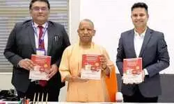 सीएम योगी आदित्यनाथ से मेदांता और SGPGI के चिकित्सकों ने की शिष्टाचार भेंट, “द रेड बुक ऑफ इमरजेंसी” भेंट की