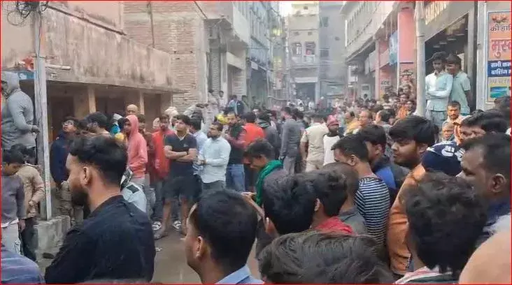 मुजफ्फरपुर में देर रात घर पर लगी भीषण आग, जिंदा जल गए एक ही परिवार के पांच लोग मुजफ्फरपुर में देर रात घर पर लगी भीषण आग, जिंदा जल गए एक ही परिवार के पांच लोग