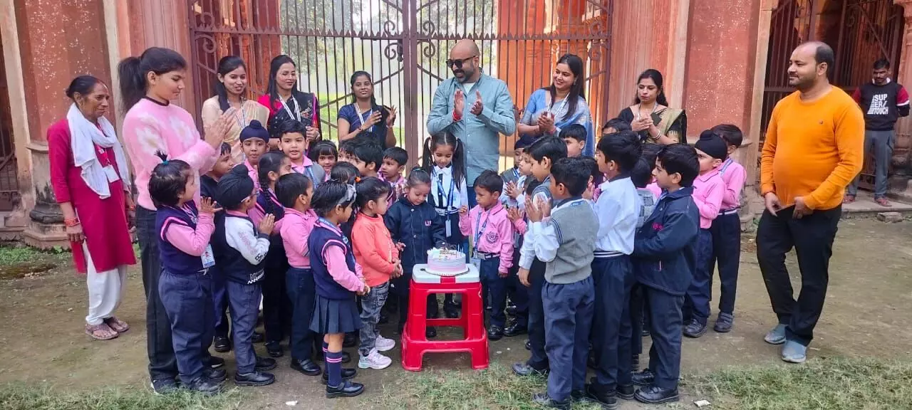 कमलापुर में बाल दिवस पर एलआईपीएस सिधौली के नन्हे छात्रों का शैक्षिक भ्रमण कमलापुर में बाल दिवस पर एलआईपीएस सिधौली के नन्हे छात्रों का शैक्षिक भ्रमण