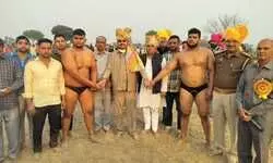 स्व. पालेन्द्र सिंह पहलवान स्मृति दंगल संपन्न, अंतिम मुकाबला रहा रोमांचक स्व. पालेन्द्र सिंह पहलवान स्मृति दंगल संपन्न, अंतिम मुकाबला रहा रोमांचक