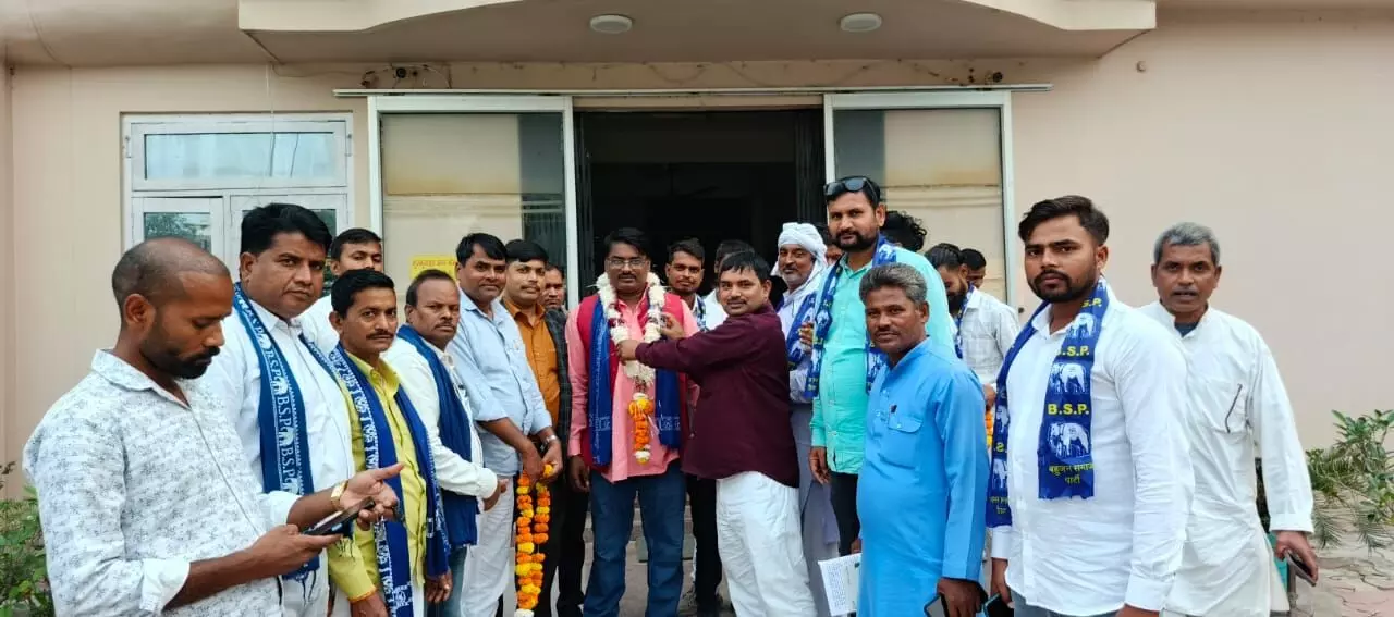 अयोध्या विधानसभा में बसपा नेता सुरेश मांझी का ऐतिहासिक एवं भव्य स्वागत अयोध्या विधानसभा में बसपा नेता सुरेश मांझी का ऐतिहासिक एवं भव्य स्वागत