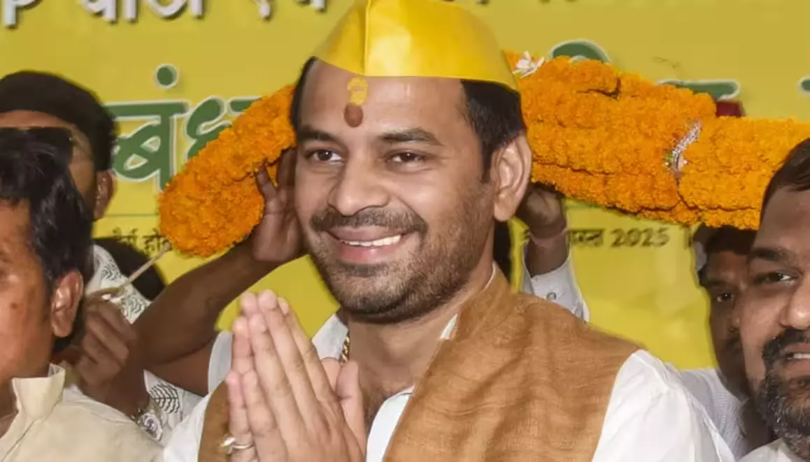 तेज प्रताप यादव की नई पार्टी ने NDA को दिया नैतिक समर्थन, रोहिणी आचार्य को राष्ट्रीय संरक्षक बनाने की तैयारी—बिहार की सियासत में नया समीकरण तेज प्रताप यादव की नई पार्टी ने NDA को दिया नैतिक समर्थन, रोहिणी आचार्य को राष्ट्रीय संरक्षक बनाने की तैयारी—बिहार की सियासत में नया समीकरण