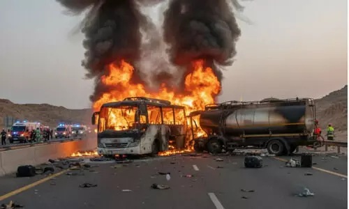 सऊदी अरब में उमराह यात्रियों की बस भीषण हादसे का शिकार, 42 से अधिक भारतीयों की मौत — मृतकों में कई महिलाएं और बच्चे