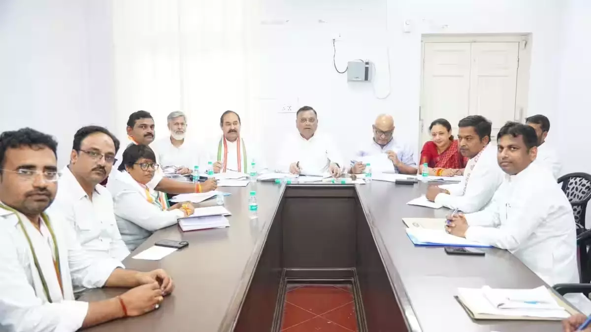 कांग्रेस ने खोला 2027 यूपी विधानसभा चुनाव का मोर्चा, दिल्ली में हाई-लेवल बैठक आज दोपहर; बिहार की हार के बाद रणनीति में बड़ा बदलाव कांग्रेस ने खोला 2027 यूपी विधानसभा चुनाव का मोर्चा, दिल्ली में हाई-लेवल बैठक आज दोपहर; बिहार की हार के बाद रणनीति में बड़ा बदलाव