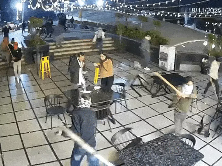 भोपाल में कैफे पर नकाबपोशों का हमला : 20 से अधिक हमलावरों ने किया तोड़फोड़; ग्राहक सहमे