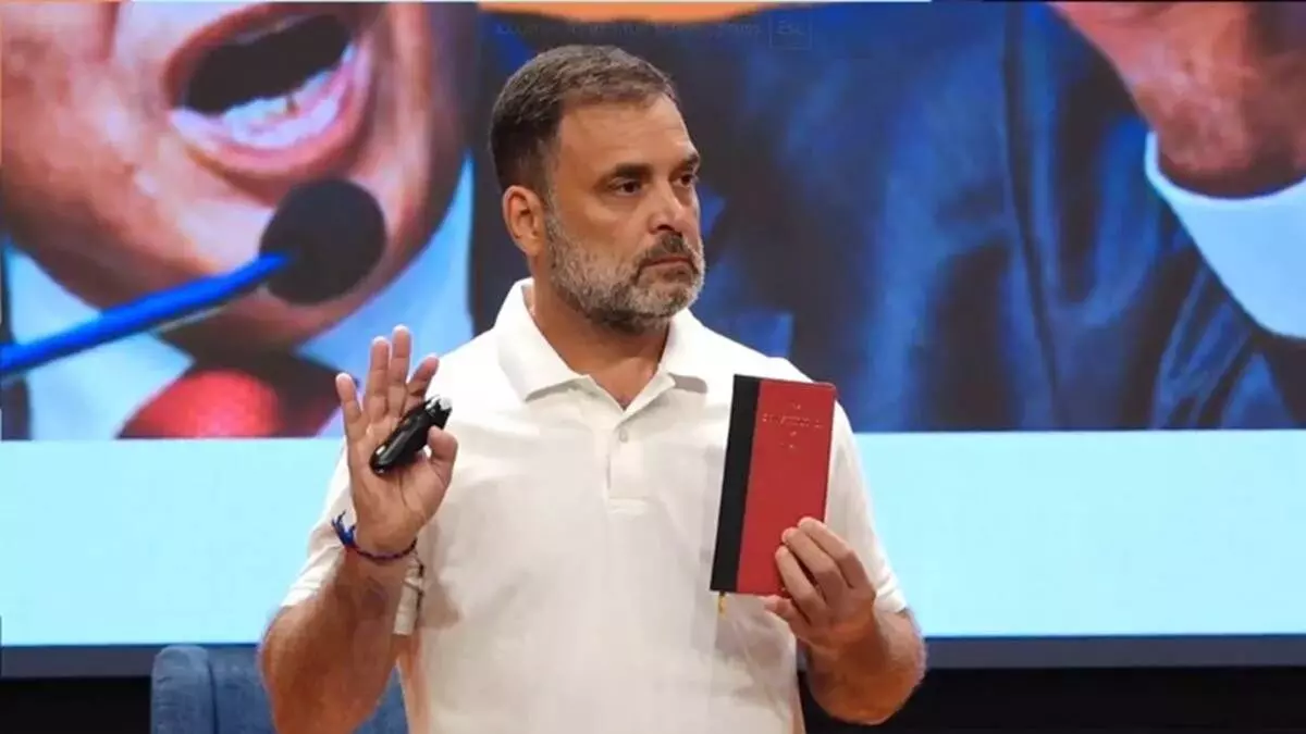 272 दिग्गजों का गंभीर आरोप: “लोकतंत्र को झकझोरने वाली बयानबाज़ी… चुनाव आयोग को निशाना बनाना खतरनाक”