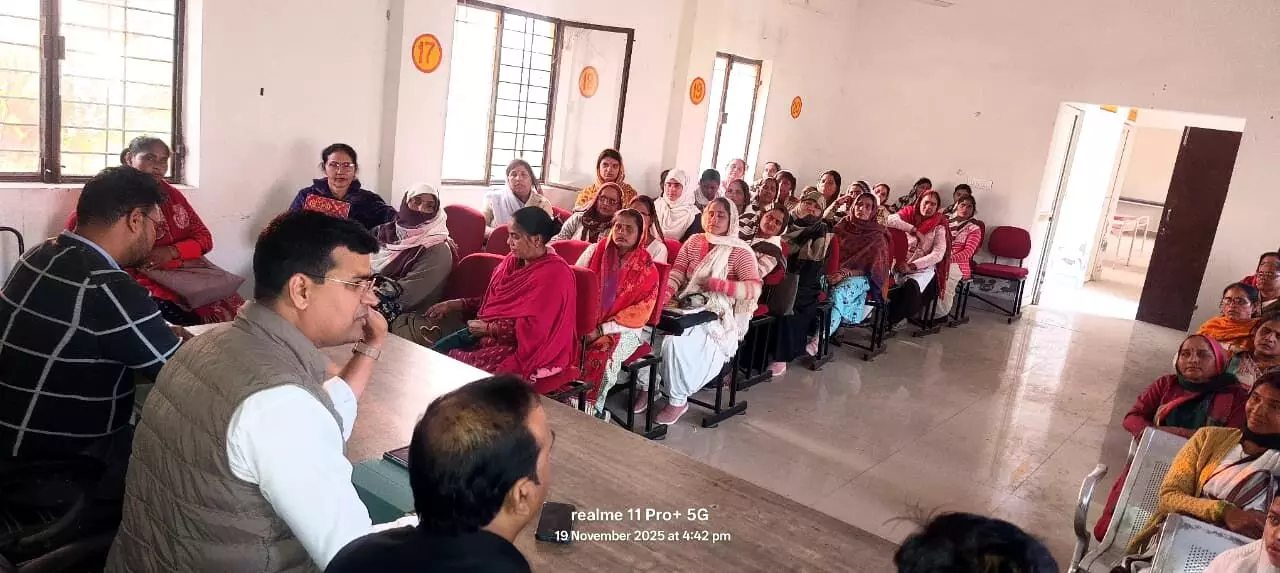 बिलारी: एसआईआर सर्वे हेतु आशा कार्यकर्ताओं को दिया गया प्रशिक्षण