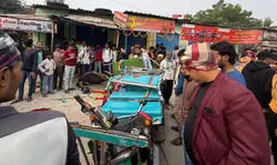 मऊ में भीषण सड़क हादसा : रोडवेज बस की टक्कर से एक ही परिवार की 3 महिलाओं की मौत, 7 गंभीर—सड़क पर मचा हाहाकार मऊ में भीषण सड़क हादसा : रोडवेज बस की टक्कर से एक ही परिवार की 3 महिलाओं की मौत, 7 गंभीर—सड़क पर मचा हाहाकार