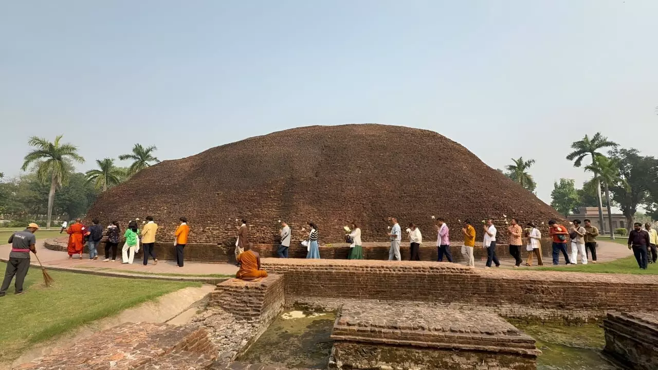 बौद्ध सर्किट में बढ़ी कुशीनगर की धमक, विदेशी पर्यटकों के आगमन में बना अग्रणी- जयवीर सिंह बौद्ध सर्किट में बढ़ी कुशीनगर की धमक, विदेशी पर्यटकों के आगमन में बना अग्रणी- जयवीर सिंह