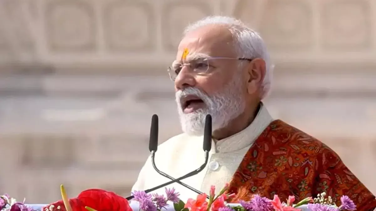 अयोध्या: सदियों के घाव भर रहे हैं, राम मंदिर के शिखर पर ध्वज फहराने के बाद बोले PM मोदी अयोध्या: सदियों के घाव भर रहे हैं, राम मंदिर के शिखर पर ध्वज फहराने के बाद बोले PM मोदी