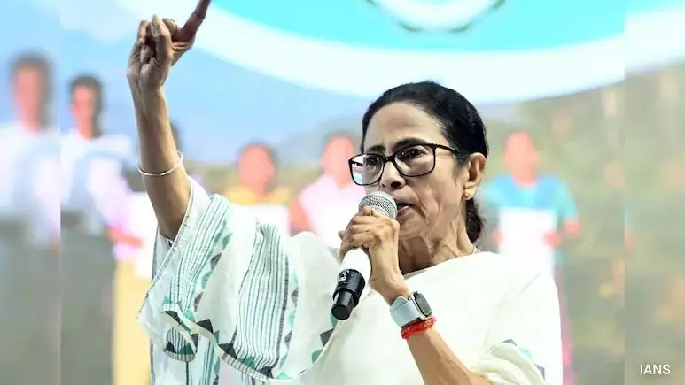 ममता बनर्जी का तीखा प्रहार : “इलेक्शन कमीशन निष्पक्ष नहीं, बीजेपी के इशारों पर काम कर रहा है” ममता बनर्जी का तीखा प्रहार : “इलेक्शन कमीशन निष्पक्ष नहीं, बीजेपी के इशारों पर काम कर रहा है”