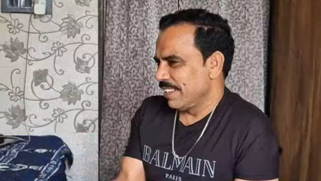 मेरठ : ‘10 रुपए का बिस्कुट कितने का है जी’ से मशहूर हुए सोशल मीडिया इंफ्लुएंसर शादाब मुश्किल में — विवादित वीडियो पर कार्रवाई, गिरफ्तारी के बाद जमानत मेरठ : ‘10 रुपए का बिस्कुट कितने का है जी’ से मशहूर हुए सोशल मीडिया इंफ्लुएंसर शादाब मुश्किल में — विवादित वीडियो पर कार्रवाई, गिरफ्तारी के बाद जमानत