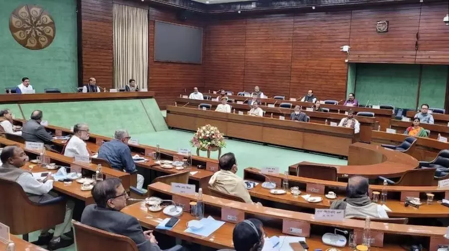 शीतकालीन सत्र से पहले सर्वदलीय बैठक: सरकार ने सुचारू कार्यवाही के लिए सभी दलों से सहयोग की अपील की