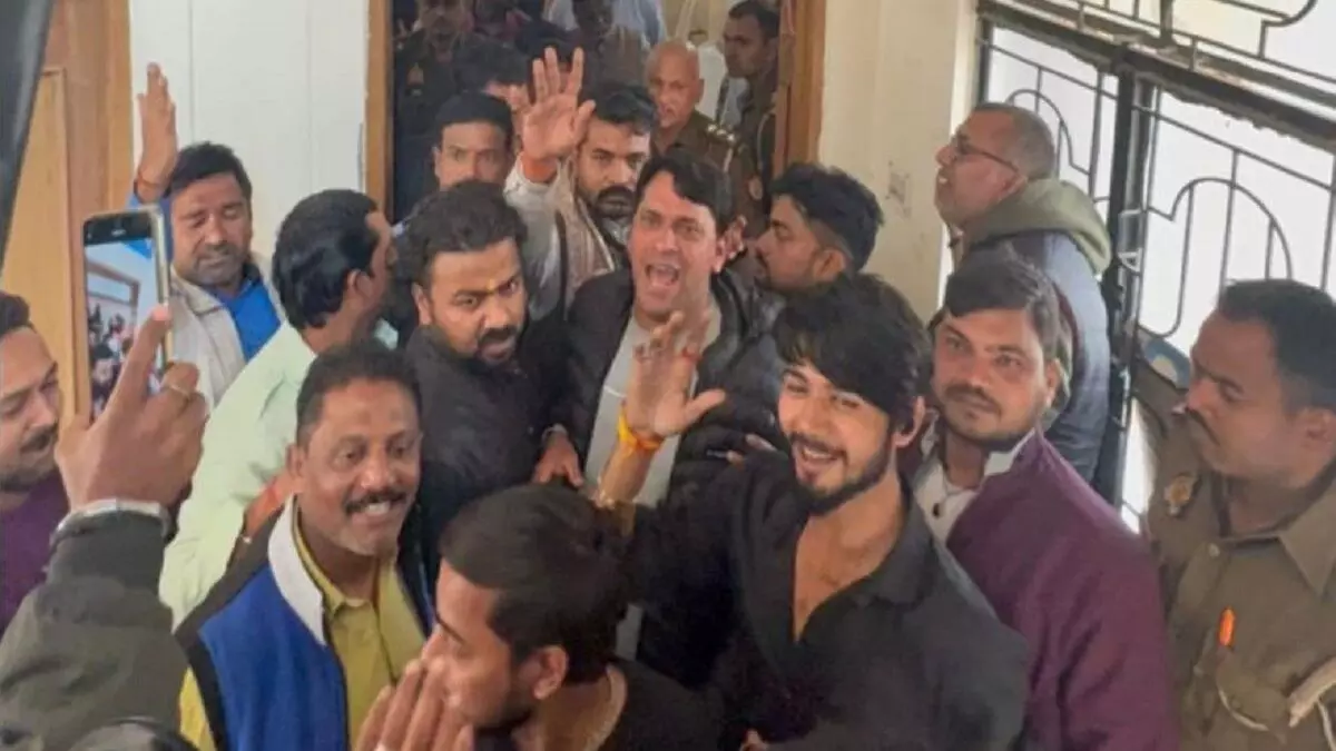 प्रयागराज में धर्मांतरण विवाद ने पकड़ा तूल — म्योराबाद में चंगाई सभा के दौरान मारपीट, चार नामजद, दो गिरफ्तार; पुलिस की जांच तेज प्रयागराज में धर्मांतरण विवाद ने पकड़ा तूल — म्योराबाद में चंगाई सभा के दौरान मारपीट, चार नामजद, दो गिरफ्तार; पुलिस की जांच तेज