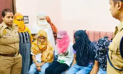 वाराणसी सेक्स-रैकेट मामले में बड़ा खुलासा - स्पा सेंटर और हाई-प्रोफाइल फ्लैट पर पुलिस का छापा, 9 युवतियाँ और 4 युवक गिरफ्तार, संचालन में कई स्तरों की भूमिका की आशंका वाराणसी सेक्स-रैकेट मामले में बड़ा खुलासा - स्पा सेंटर और हाई-प्रोफाइल फ्लैट पर पुलिस का छापा, 9 युवतियाँ और 4 युवक गिरफ्तार, संचालन में कई स्तरों की भूमिका की आशंका