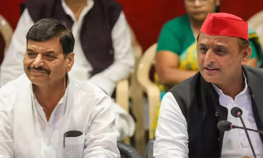 घोसी उपचुनाव : शिवपाल यादव ने किया सुजीत सिंह के नाम का ऐलान, अखिलेश यादव ने दी सहमति — सपा ने शुरू की जीत की रणनीति घोसी उपचुनाव : शिवपाल यादव ने किया सुजीत सिंह के नाम का ऐलान, अखिलेश यादव ने दी सहमति — सपा ने शुरू की जीत की रणनीति