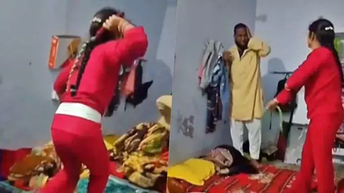 अमेठी में मौलाना की कोड़े से पिटाई, महिला ने 2 मिनट में 12 बार किया वार अमेठी में मौलाना की कोड़े से पिटाई, महिला ने 2 मिनट में 12 बार किया वार