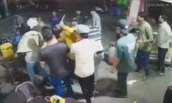 рдкреНрд░рдпрд╛рдЧрд░рд╛рдЬ рд╕рд┐рд╡рд┐рд▓ рд▓рд╛рдЗрдВрд╕ рдореЗрдВ рдмрд╕ рдкрд╛рд░реНрдХрд┐рдВрдЧ рдХреЛ рд▓реЗрдХрд░ рд╣рд╛рдИ рдкреНрд░реЛрдлрд╝рд╛рдЗрд▓ рд╡рд┐рд╡рд╛рдж, рдорд╛рд░рдкреАрдЯ рдХреА рдШрдЯрдирд╛ CCTV рдореЗрдВ рдХреИрдж тАФ рдкреБрд▓рд┐рд╕ рдЬрд╛рдВрдЪ рдЬрд╛рд░реА рдкреНрд░рдпрд╛рдЧрд░рд╛рдЬ рд╕рд┐рд╡рд┐рд▓ рд▓рд╛рдЗрдВрд╕ рдореЗрдВ рдмрд╕ рдкрд╛рд░реНрдХрд┐рдВрдЧ рдХреЛ рд▓реЗрдХрд░ рд╣рд╛рдИ рдкреНрд░реЛрдлрд╝рд╛рдЗрд▓ рд╡рд┐рд╡рд╛рдж, рдорд╛рд░рдкреАрдЯ рдХреА рдШрдЯрдирд╛ CCTV рдореЗрдВ рдХреИрдж тАФ рдкреБрд▓рд┐рд╕ рдЬрд╛рдВрдЪ рдЬрд╛рд░реА