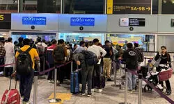 देशभर में इंडिगो का संचालन चरमराया, यात्रियों में हाहाकार - हजारों उड़ानें रद्द, यात्रियों में अफरा-तफरी