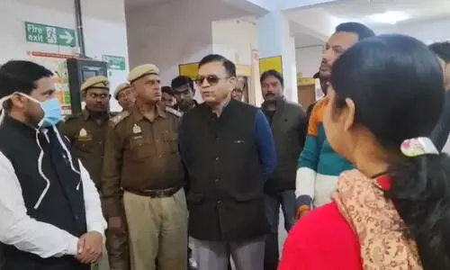 ‘तुम्हारे अधिकारी यहां हैं, तुम कहां गायब हो…’, गायब दिखे SDM तो भड़के कमिश्नर, लगाई फटकार