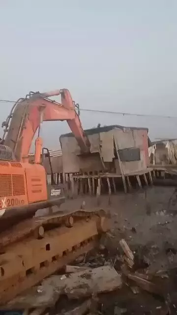 कांडला—मीठा पोर्ट क्षेत्र में अब तक की सबसे बड़ी कार्रवाई : 100 एकड़ अवैध कब्जा ध्वस्त, ₹250 करोड़ की सरकारी भूमि मुक्त — 500 पुलिसकर्मी तैनात कांडला—मीठा पोर्ट क्षेत्र में अब तक की सबसे बड़ी कार्रवाई : 100 एकड़ अवैध कब्जा ध्वस्त, ₹250 करोड़ की सरकारी भूमि मुक्त — 500 पुलिसकर्मी तैनात