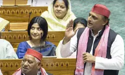 चुनाव आयोग में कांग्रेस की सुधार की मांग का अखिलेश ने किया समर्थन, संसद में उठाया BLOs की मौत का मामला चुनाव आयोग में कांग्रेस की सुधार की मांग का अखिलेश ने किया समर्थन, संसद में उठाया BLOs की मौत का मामला