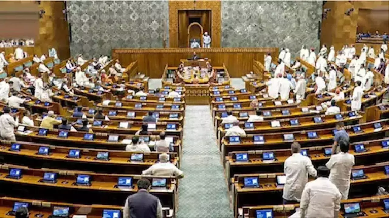 लोकतंत्र बनाम राष्ट्रभावना : संसद में दो मोर्चों पर ऐतिहासिक बहस