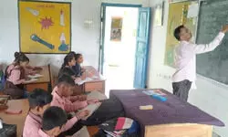 उत्तर प्रदेश के शिक्षामित्रों के लिए बड़ी राहत - योगी सरकार का आदेश जारी, वर्षों से दूर तैनाती की मजबूरी खत्म, अब गृह क्षेत्र के स्कूल में पढ़ाने का मिलेगा अवसर उत्तर प्रदेश के शिक्षामित्रों के लिए बड़ी राहत - योगी सरकार का आदेश जारी, वर्षों से दूर तैनाती की मजबूरी खत्म, अब गृह क्षेत्र के स्कूल में पढ़ाने का मिलेगा अवसर