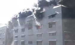 सूरत टेक्सटाइल मार्केट में भीषण आग : 3.5 घंटे की कड़ी मशक्कत के बाद काबू, करोड़ों का नुकसान — बिजली के तार से लगी थी आग सूरत टेक्सटाइल मार्केट में भीषण आग : 3.5 घंटे की कड़ी मशक्कत के बाद काबू, करोड़ों का नुकसान — बिजली के तार से लगी थी आग