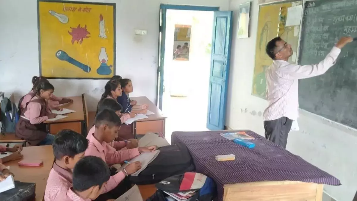 उत्तर प्रदेश के शिक्षामित्रों के लिए बड़ी राहत - योगी सरकार का आदेश जारी, वर्षों से दूर तैनाती की मजबूरी खत्म, अब गृह क्षेत्र के स्कूल में पढ़ाने का मिलेगा अवसर उत्तर प्रदेश के शिक्षामित्रों के लिए बड़ी राहत - योगी सरकार का आदेश जारी, वर्षों से दूर तैनाती की मजबूरी खत्म, अब गृह क्षेत्र के स्कूल में पढ़ाने का मिलेगा अवसर