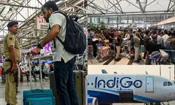 एयरपोर्ट पर जिल्लत झेल चुके लोगों को 10,000 रुपये का ट्रैवल वाउचर दे रहा IndiGo, लेकिन इसमें भी गणित एयरपोर्ट पर जिल्लत झेल चुके लोगों को 10,000 रुपये का ट्रैवल वाउचर दे रहा IndiGo, लेकिन इसमें भी गणित