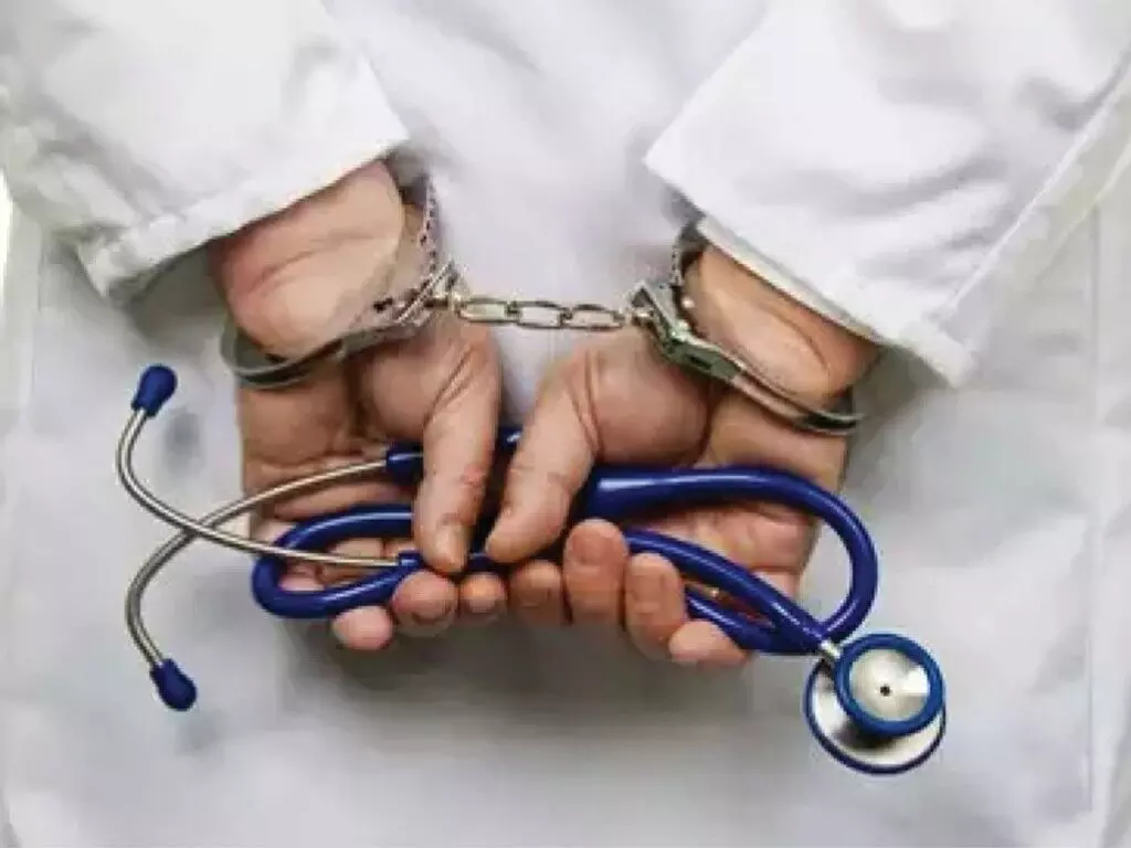 ललितपुर : जीजा की डिग्री पर सालों तक चलता रहा ‘फर्जी डॉक्टर’ का खेल, दर्जनों मरीजों की ज़िंदगी को जोखिम में डालने का संगीन मामला उजागर ललितपुर : जीजा की डिग्री पर सालों तक चलता रहा ‘फर्जी डॉक्टर’ का खेल, दर्जनों मरीजों की ज़िंदगी को जोखिम में डालने का संगीन मामला उजागर