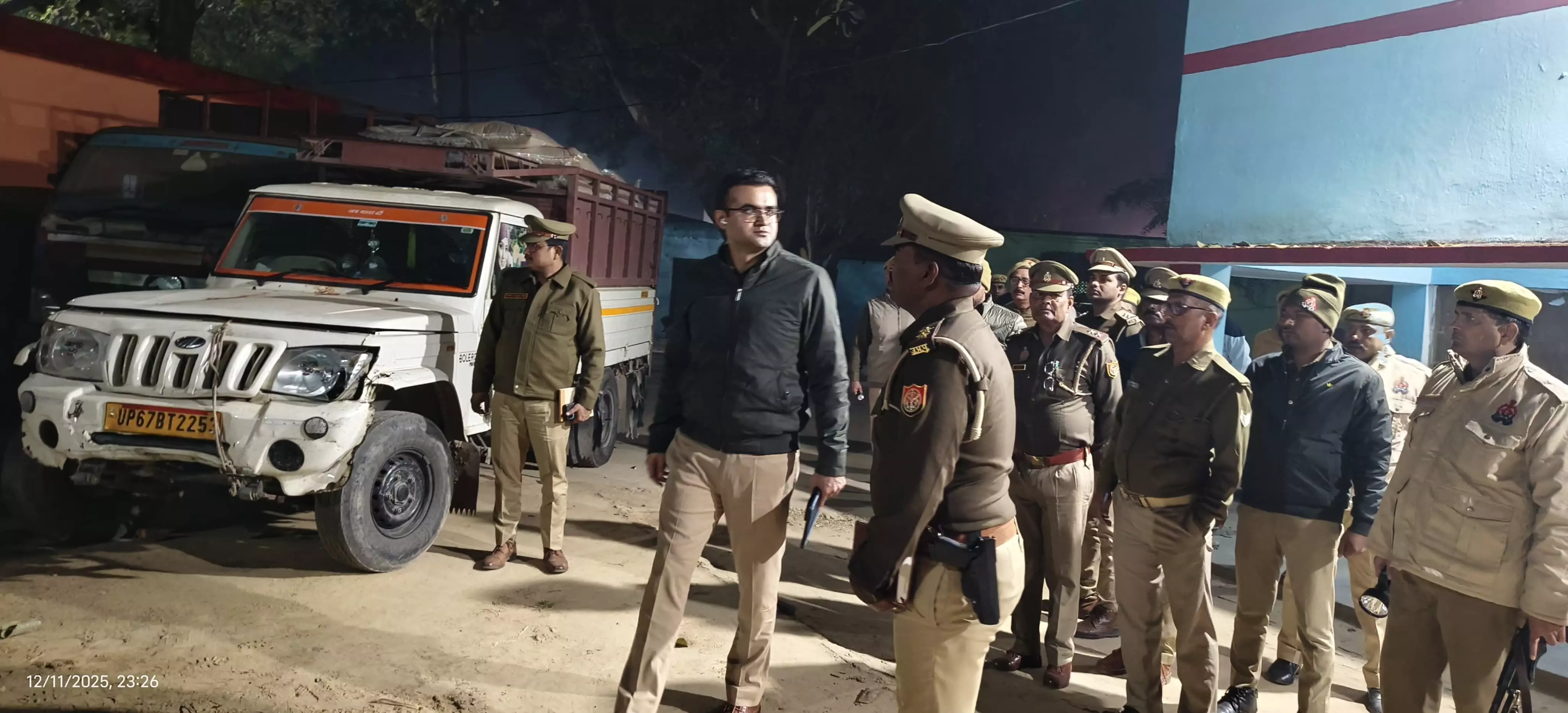 चंदौली:एसपी ने रात में किया बलुआ थाने का औचक निरीक्षण, व्यवस्थाओं में सुधार के दिए कड़े निर्देश