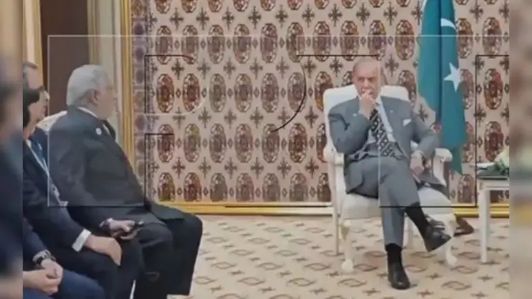 कभी मुंह पर रखा हाथ तो कभी... 40 मिनट इतंजार के बाद भी नहीं आए पुतिन, बेआबरू होकर लौटे PAK पीएम शहबाज कभी मुंह पर रखा हाथ तो कभी... 40 मिनट इतंजार के बाद भी नहीं आए पुतिन, बेआबरू होकर लौटे PAK पीएम शहबाज